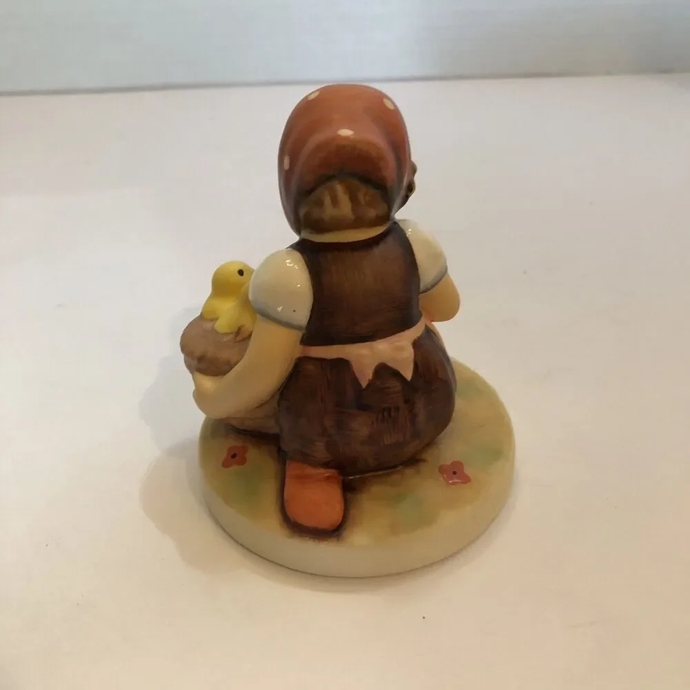 Vintage Hummel Goebel Figurine 